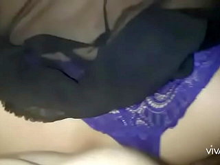Fez eu usar a calcinha da namorada e fudeu com vontade